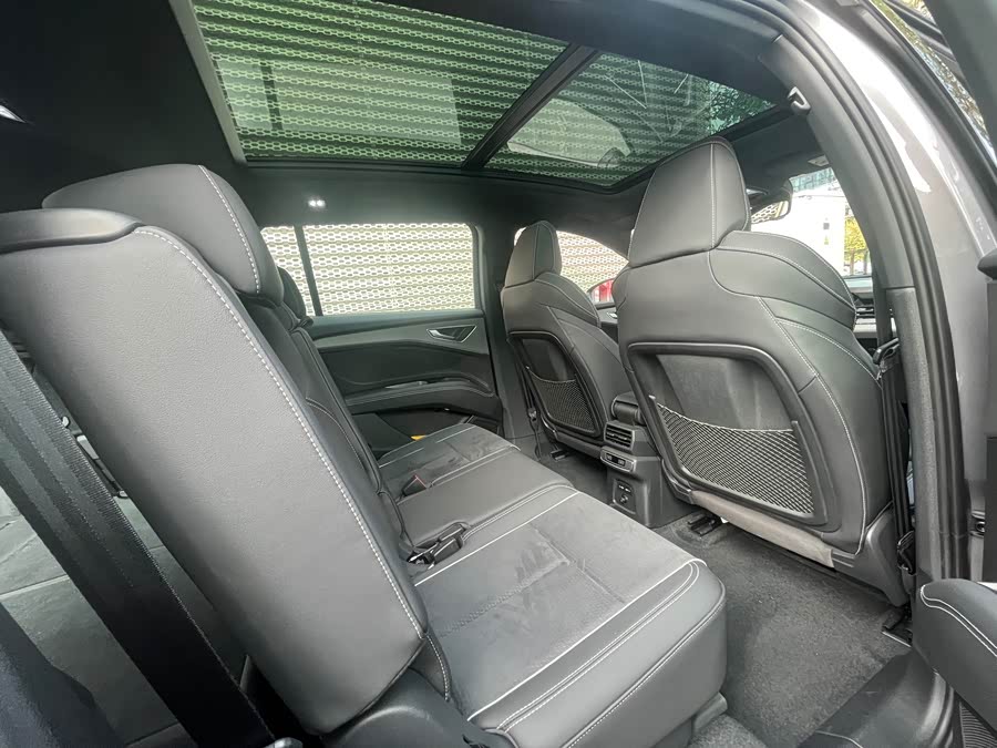 Audi Q5 e-tron 2024 صورة سيارة #11