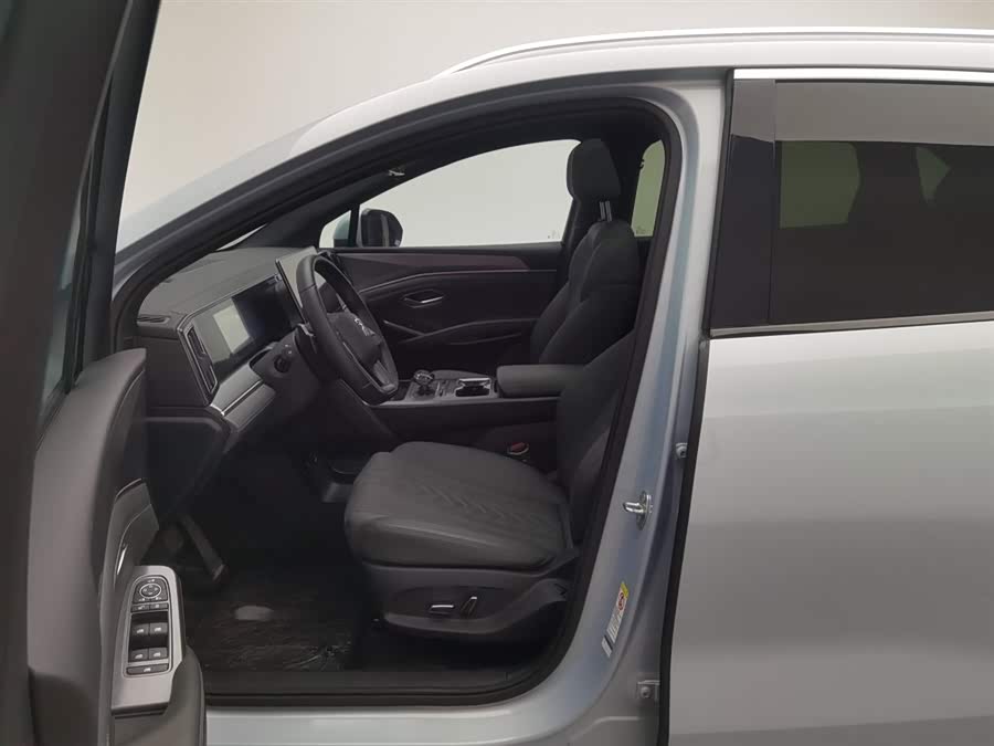 BYD SongL DM-i 2025 car image #11