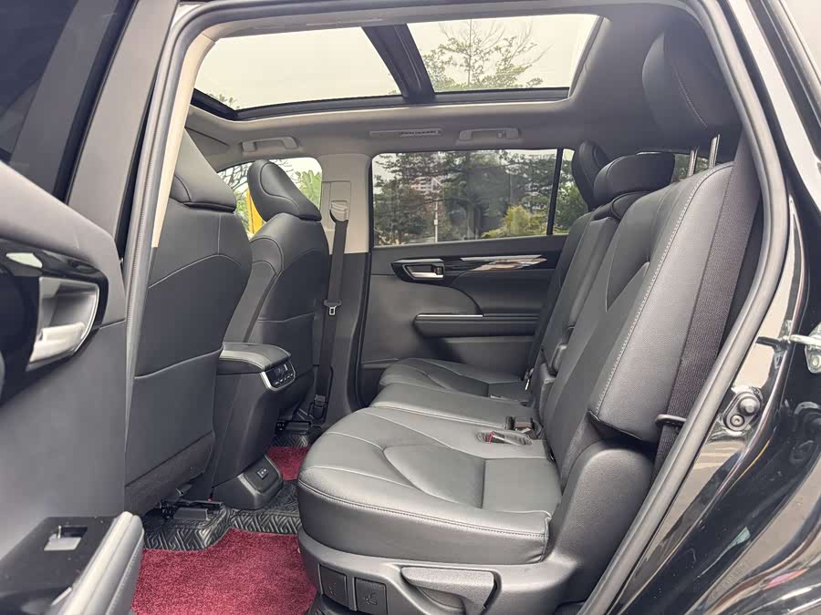 Toyota Highlander 2023 car image #11