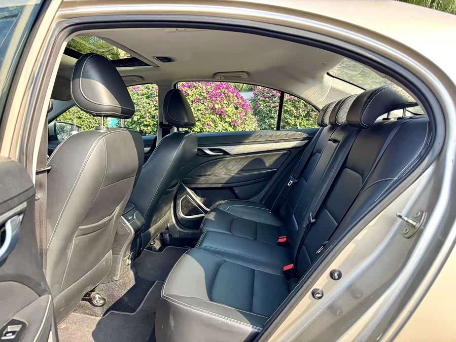 GEELY Emgrand 2019 car image #11