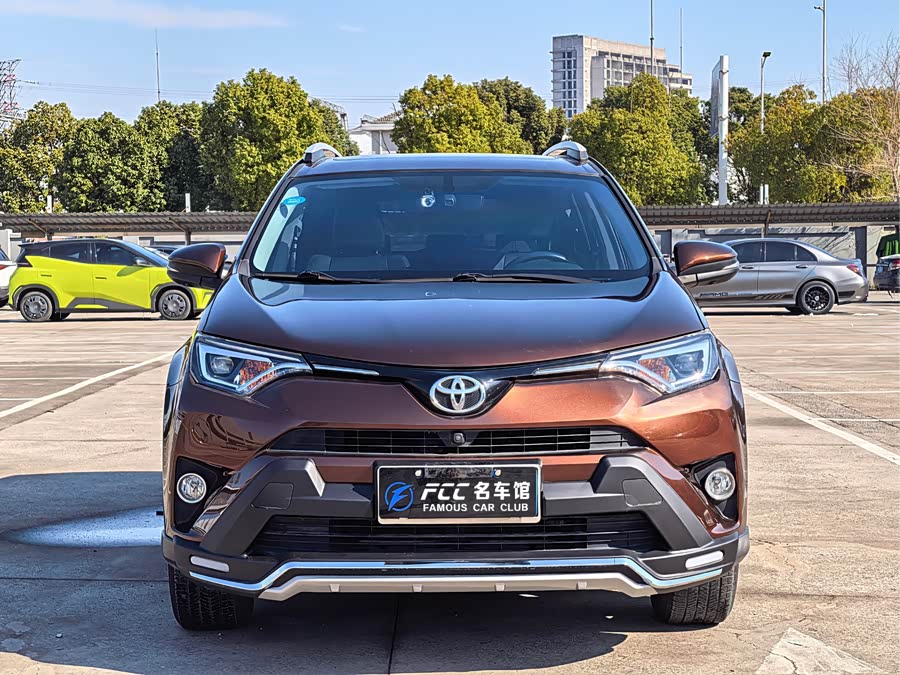 Toyota RAV4 2017 car image #11