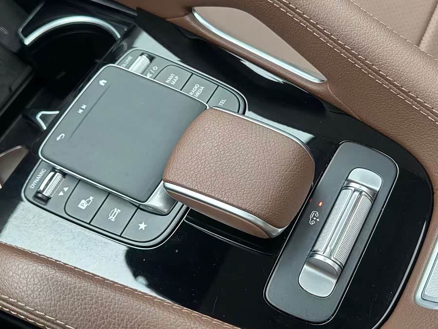 Mercedes-Benz GLE Class 2024 immagine di auto #11