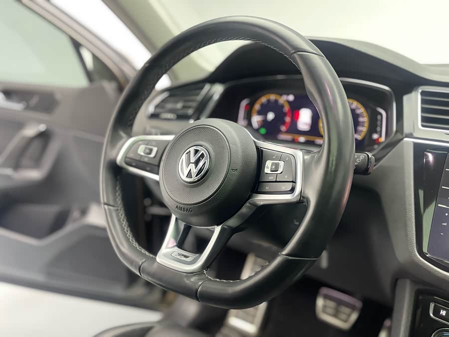 Volkswagen Tiguan L 2020 car image #11