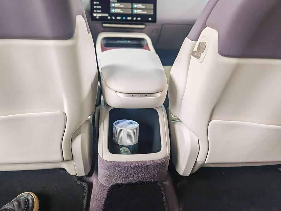 Avatr 12 2024 car image #11