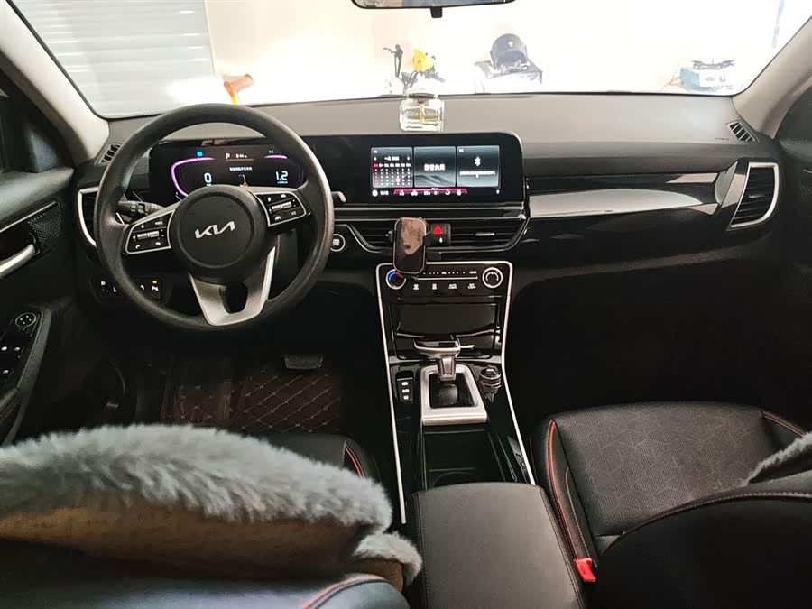 Kia Seltos 2024 car image #11