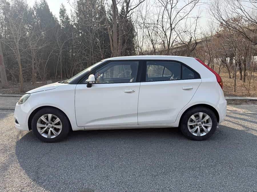 MG 3 2011 car image #11