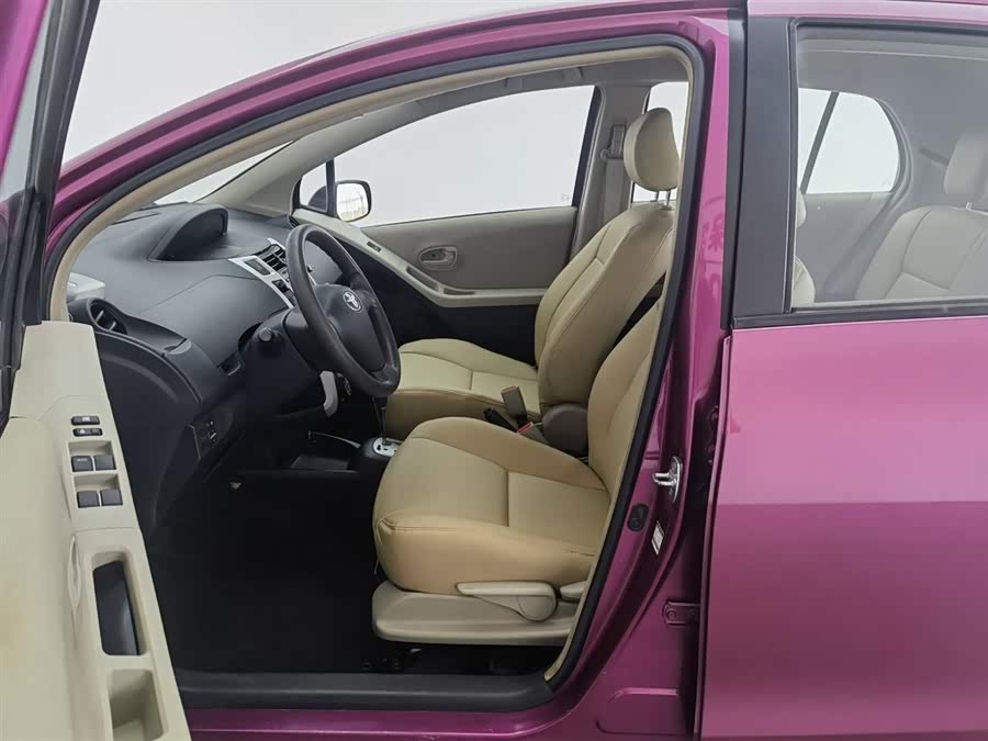 Toyota Yaris 2012 imagen de coche #11