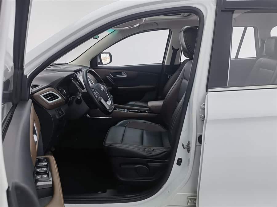 SWM X7 2018 صورة سيارة #11