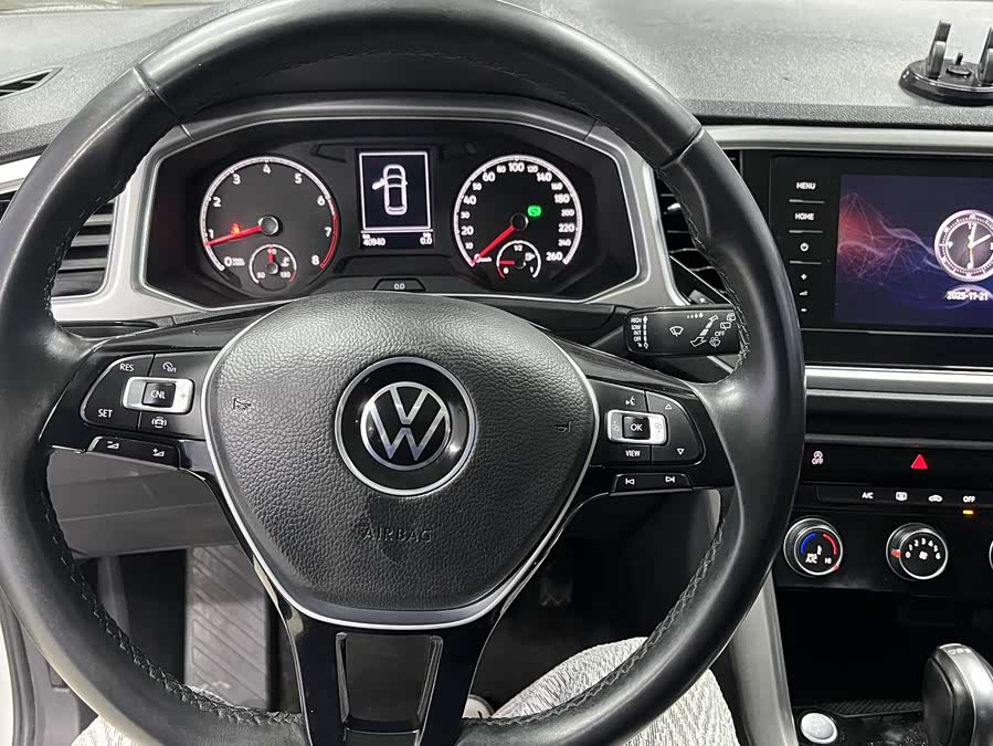 Volkswagen T-Roc 2023 #11 Volkswagen T-Roc 2023 car image #11