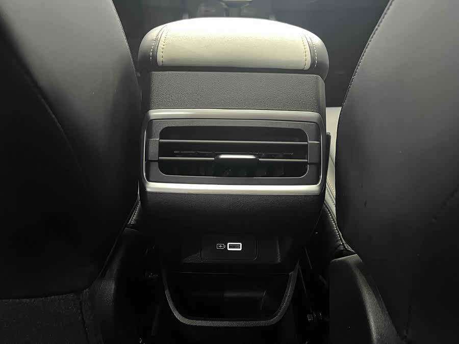 GEELY Emgrand L 2022 immagine di auto #11