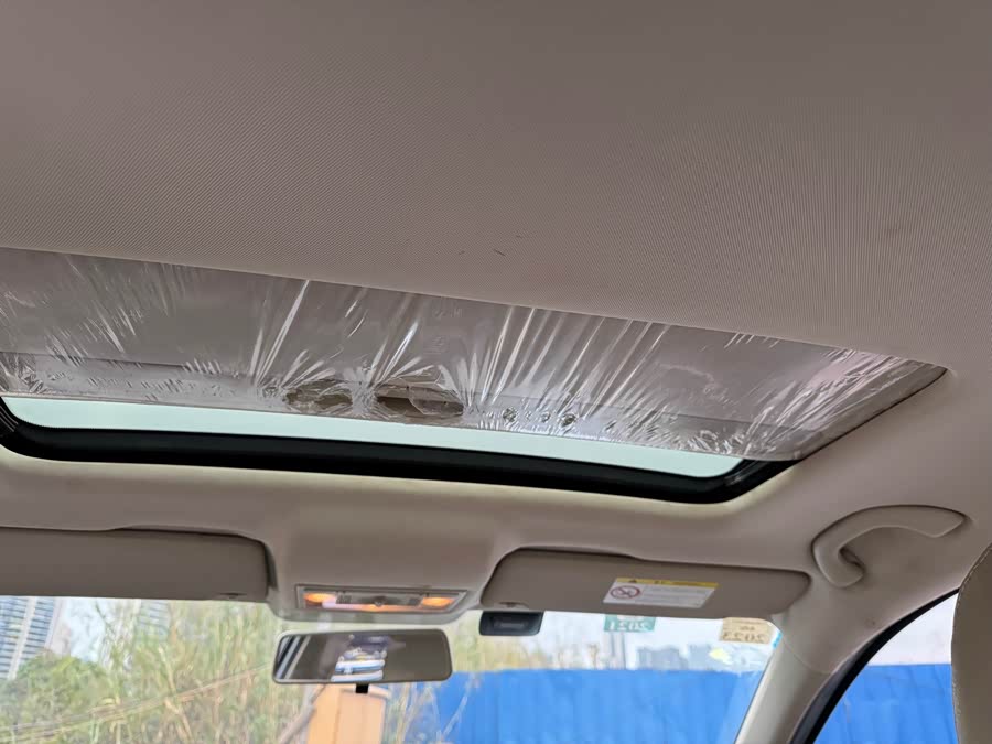 Skoda Rapid 2015 car image #11