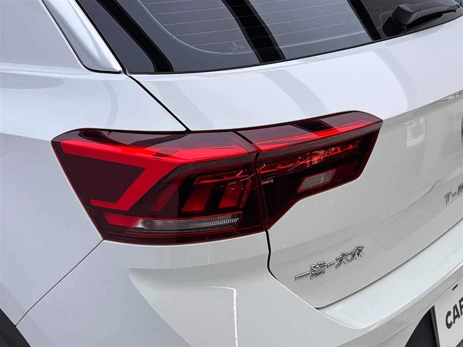 Volkswagen T-Roc 2021 car image #11