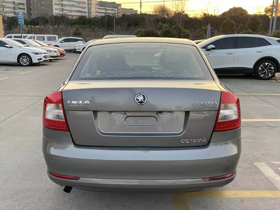 Skoda Octavia 2014 car image #11