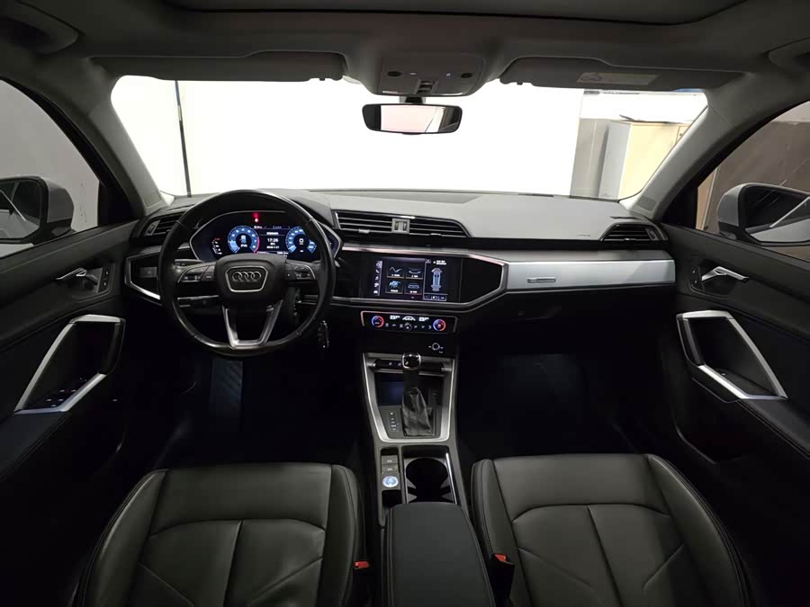 Audi Q3 2020 car image #11