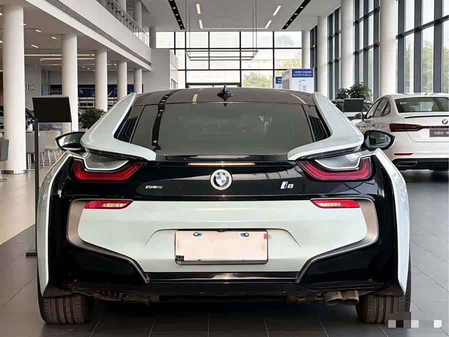 BMW i8 2015 car image #11