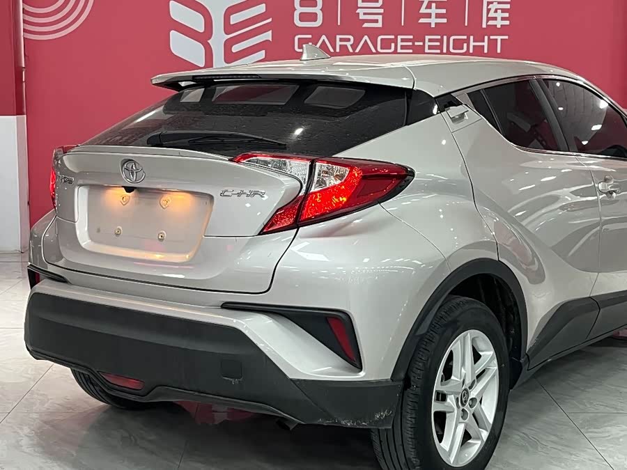 Toyota C-HR 2023 immagine di auto #11