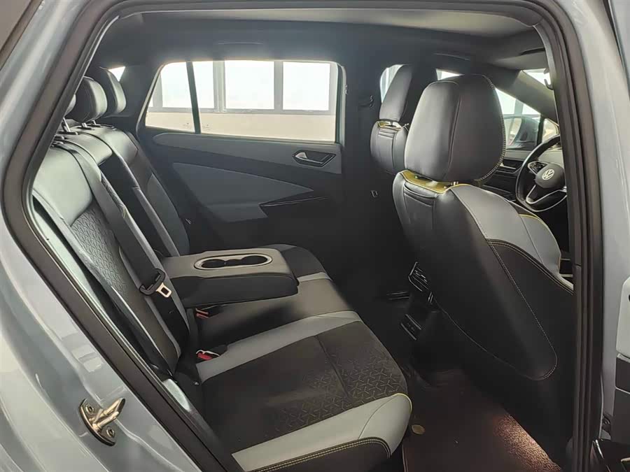 Volkswagen ID.4 X 2023 immagine di auto #11