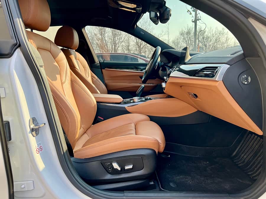 BMW 6 Series GT 2019 #11 BMW 6 Series GT 2019 car image #11