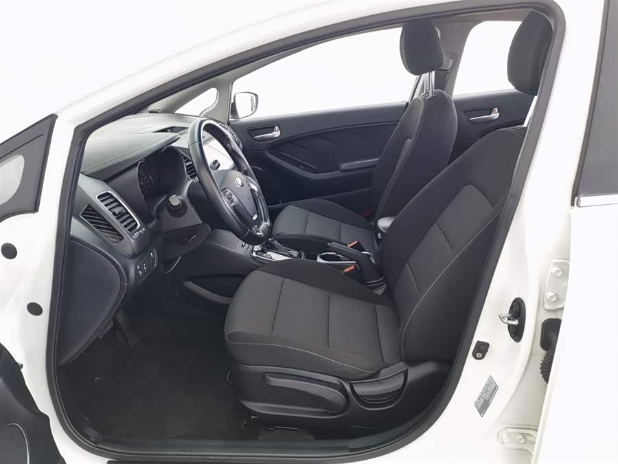 Kia K3 2017 car image #11