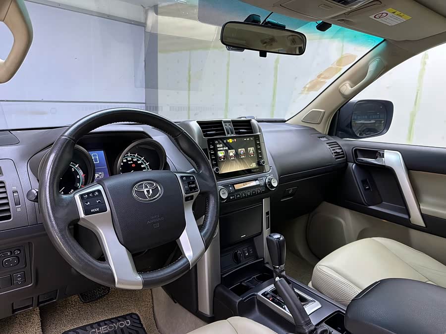 Toyota Land Cruiser Prado 2010 immagine di auto #11