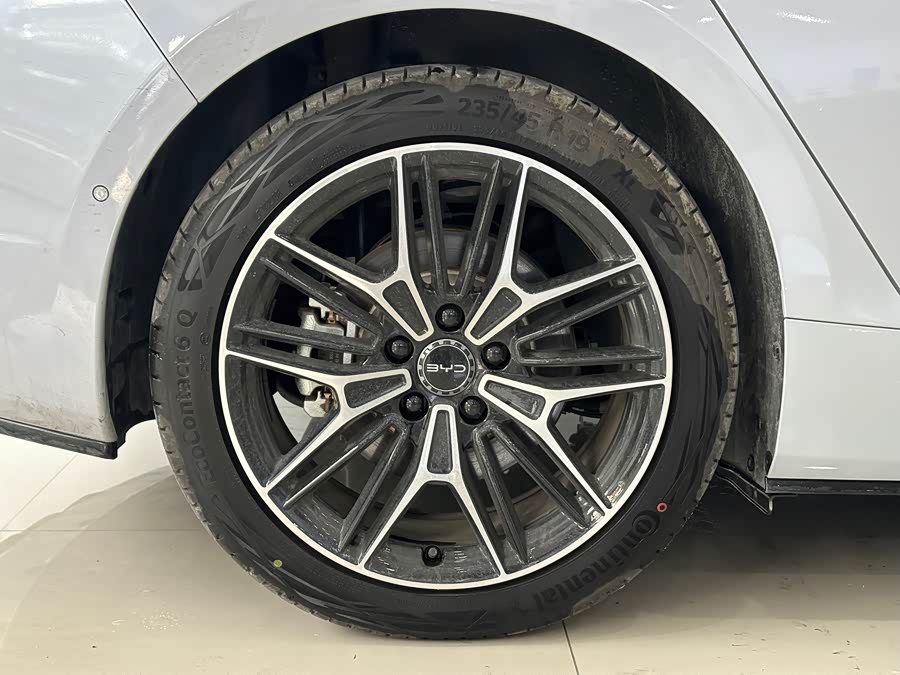 BYD Seal 2025 car image #11