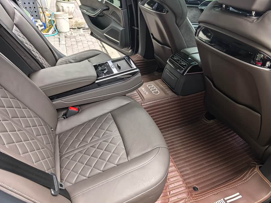 Audi A8 2020 immagine di auto #11