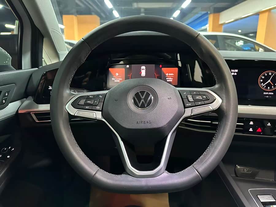 Volkswagen Golf 2022 car image #11