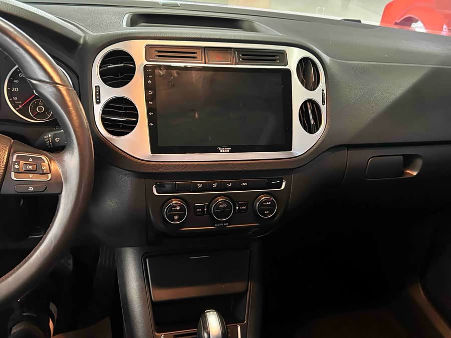 Volkswagen Tiguan 2019 car image #11