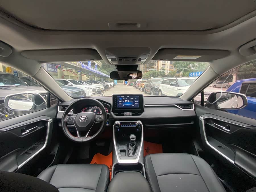 Toyota RAV4 2019 car image #11