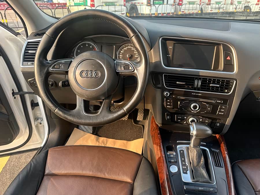 Audi Q5 2017 صورة سيارة #11