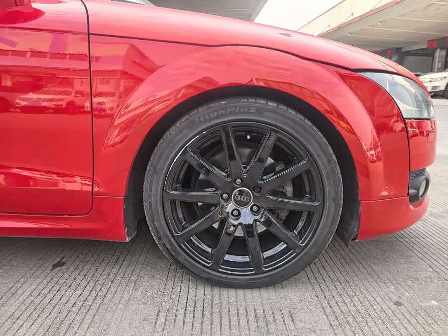 Audi TT 2010 car image #11