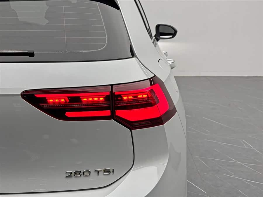 Volkswagen Golf 2025 car image #11