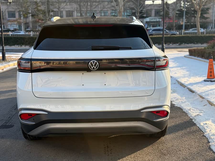 Volkswagen ID.4 X 2023 car image #11