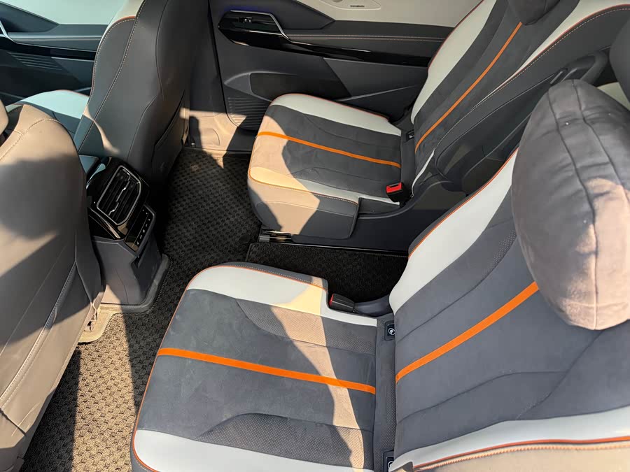 Volkswagen ID.6 Crozz 2024 immagine di auto #11