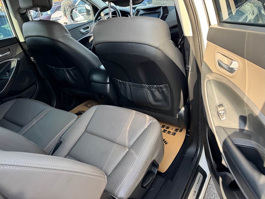 Hyundai Grand Santa Fe 2015 car image #11