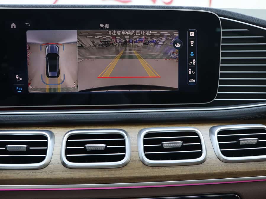 Mercedes-Benz GLE Class 2025 car image #11