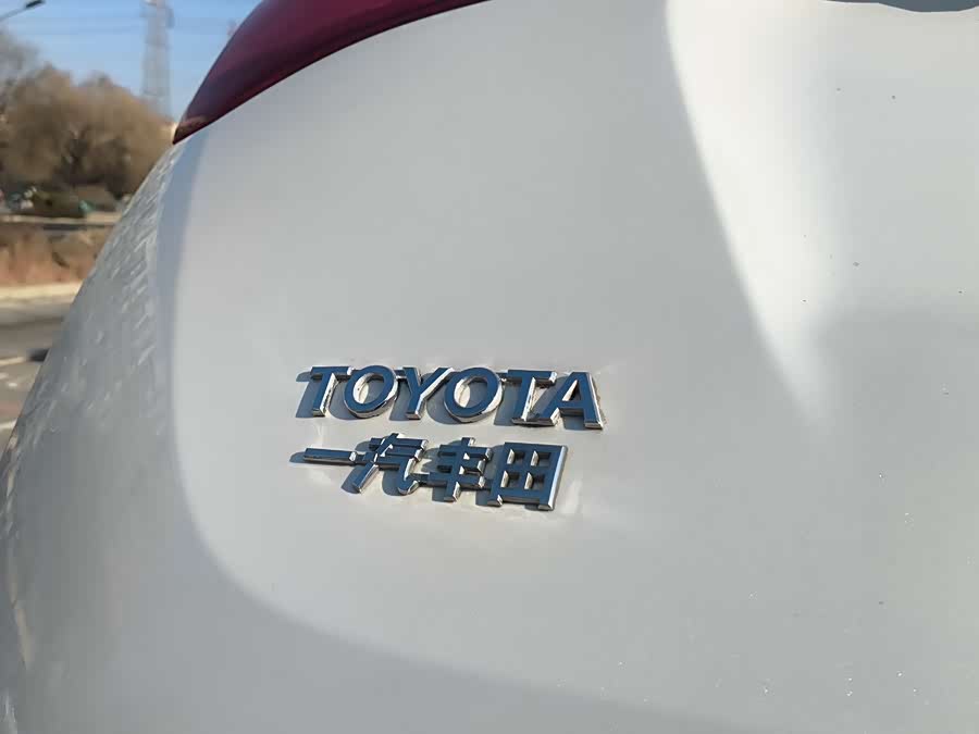 Toyota RAV4 2015 car image #11