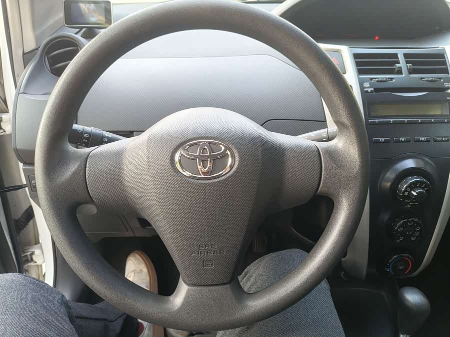 Toyota Yaris 2011 imagen de coche #11