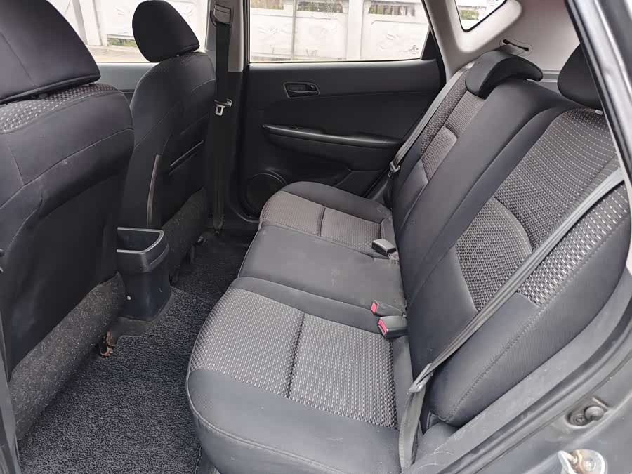 Hyundai i30 2010 car image #11