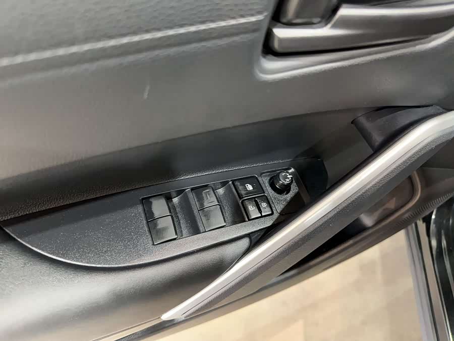 Toyota Corolla Cross 2024 immagine di auto #11