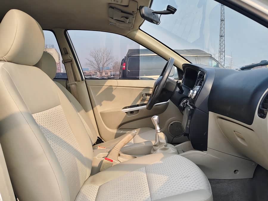 Soueast V3 Lingyue 2013 #11 Soueast V3 Lingyue 2013 car image #11