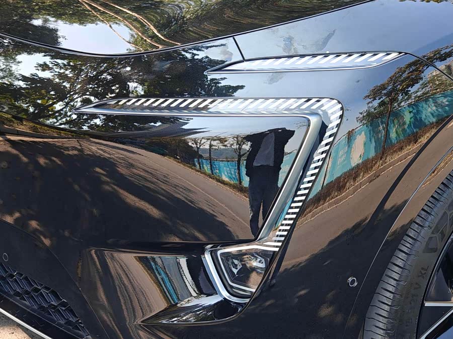 Avatr 11 2023 car image #11