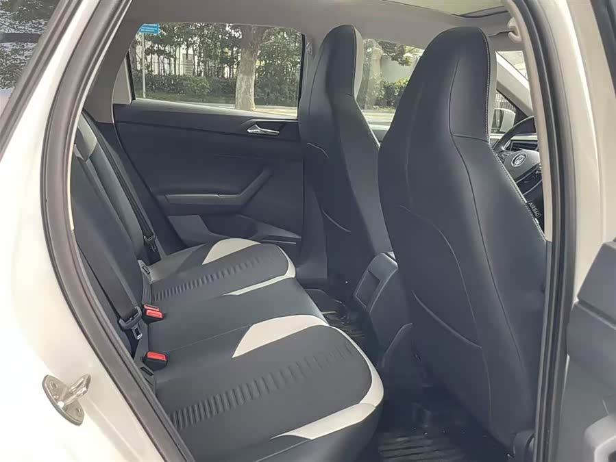 Volkswagen Polo 2019 car image #11