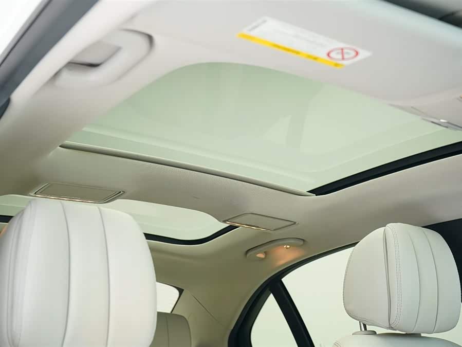 Mercedes-Benz C Class 2015 car image #11