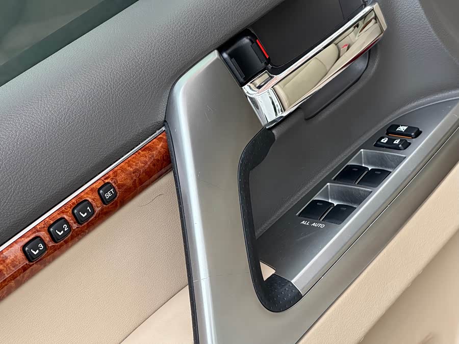 Toyota Land Cruiser 2015 immagine di auto #11