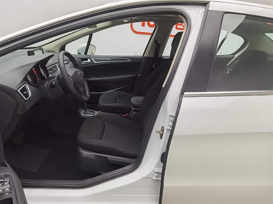 Peugeot 308 2015 car image #11
