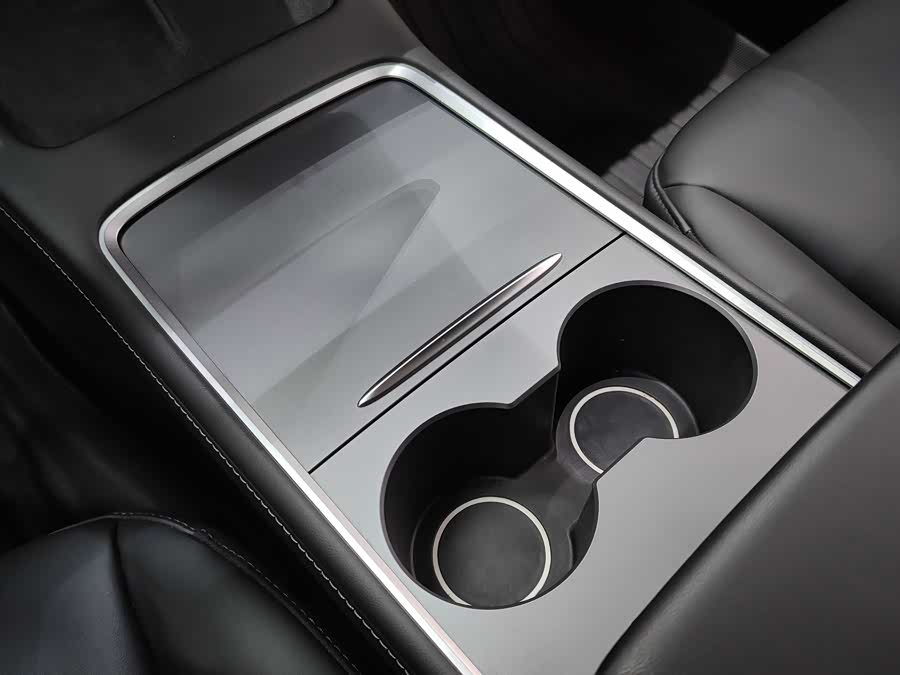 Tesla Model Y 2021 car image #11