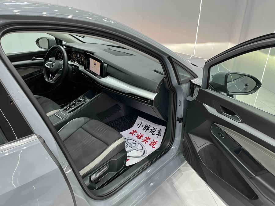 Volkswagen Golf 2022 car image #11