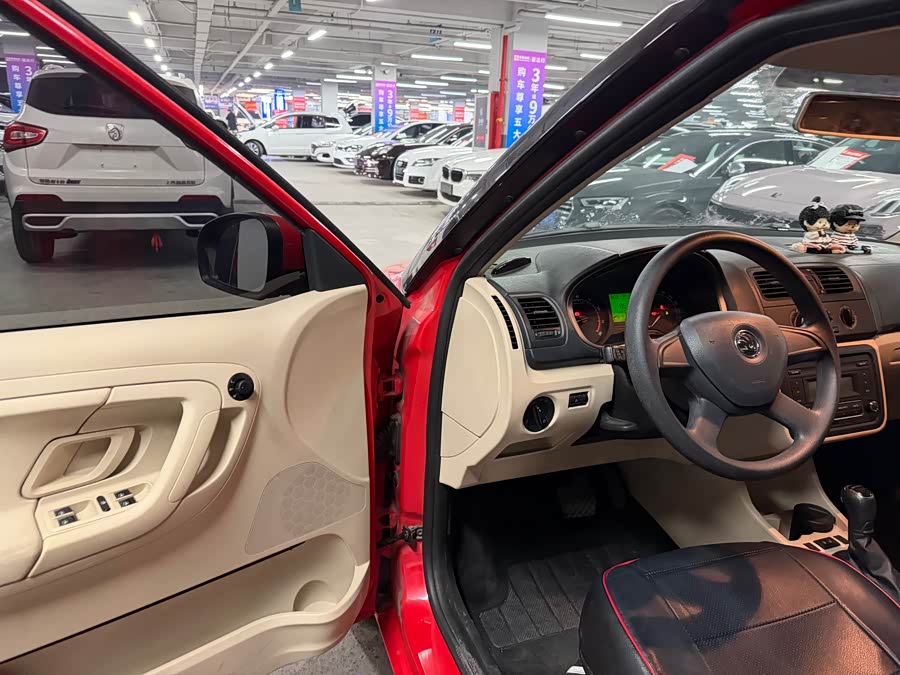 Skoda Fabia 2014 immagine di auto #11