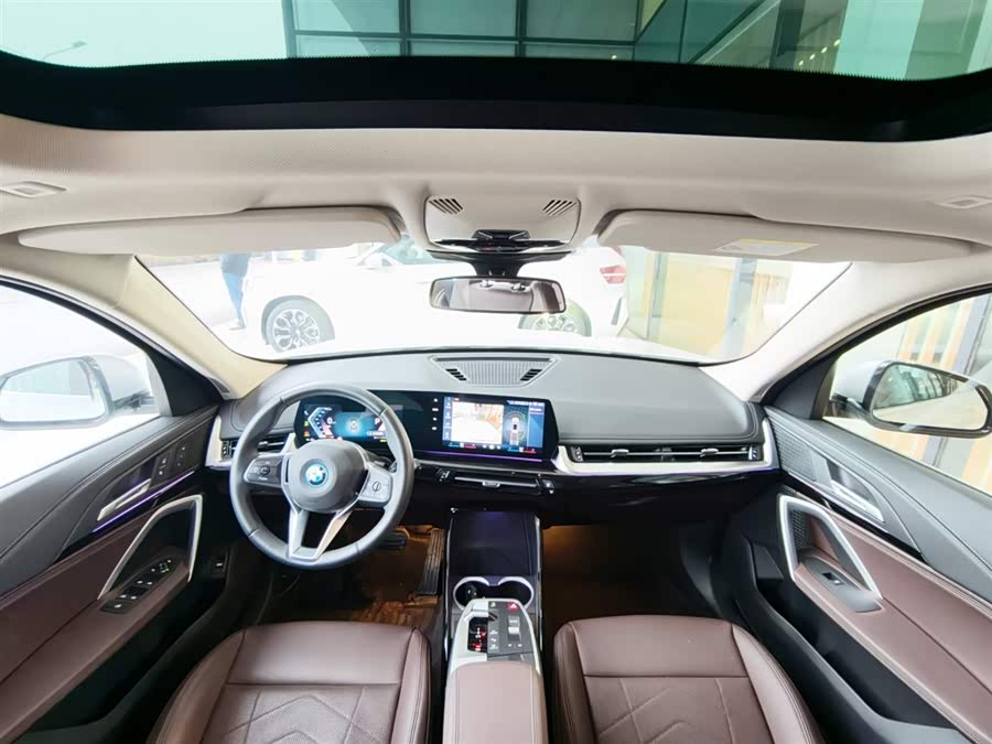 BMW iX1 2025 صورة سيارة #11